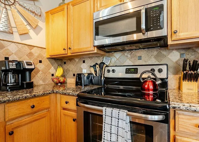 Amazing 3 Bed 2 And Half Bath Sleeps 8 2 Car Garage Gilbert