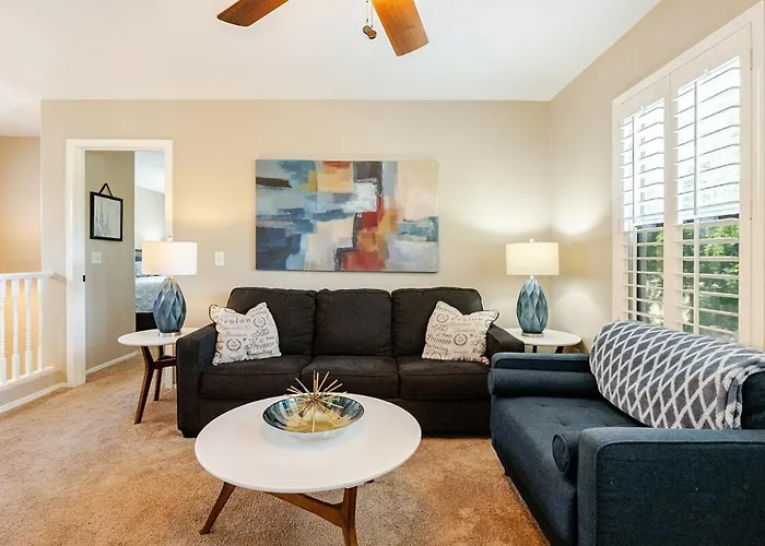 Amazing 3 Bed 2 And Half Bath Sleeps 8 2 Car Garage