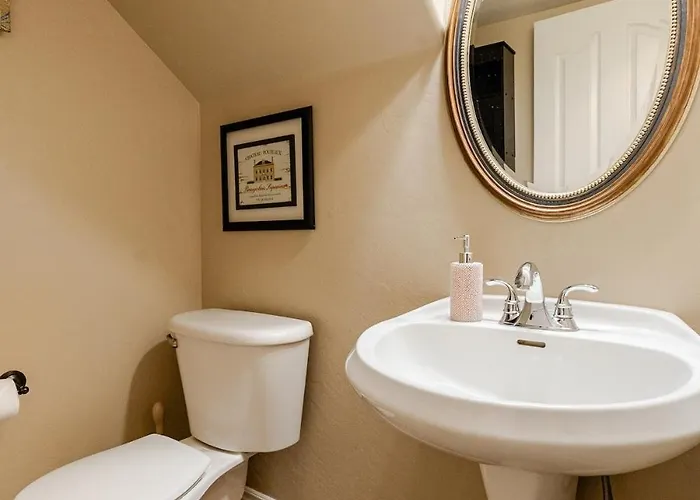 Amazing 3 Bed 2 And Half Bath Sleeps 8 2 Car Garage *