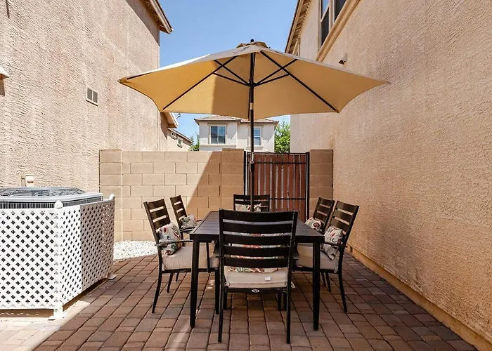 Amazing 3 Bed 2 And Half Bath Sleeps 8 2 Car Garage Gilbert
