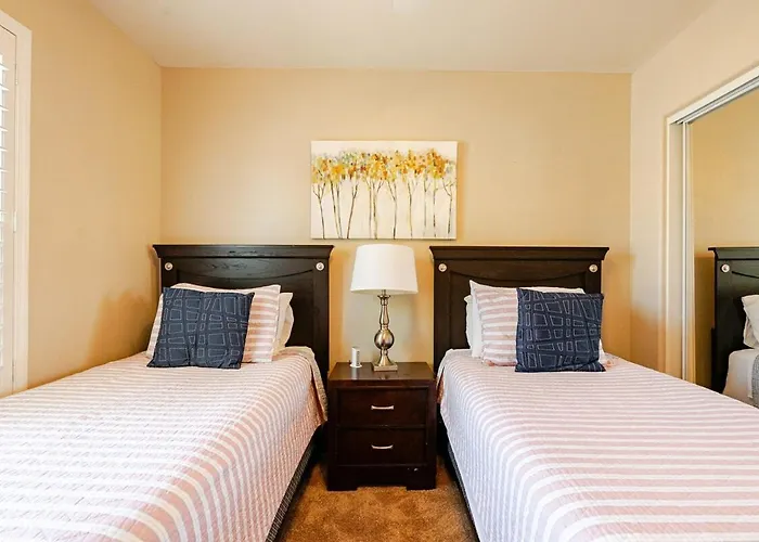 Amazing 3 Bed 2 And Half Bath Sleeps 8 2 Car Garage
