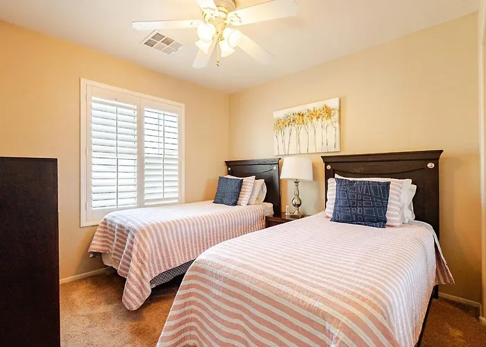 Amazing 3 Bed 2 And Half Bath Sleeps 8 2 Car Garage Holiday home