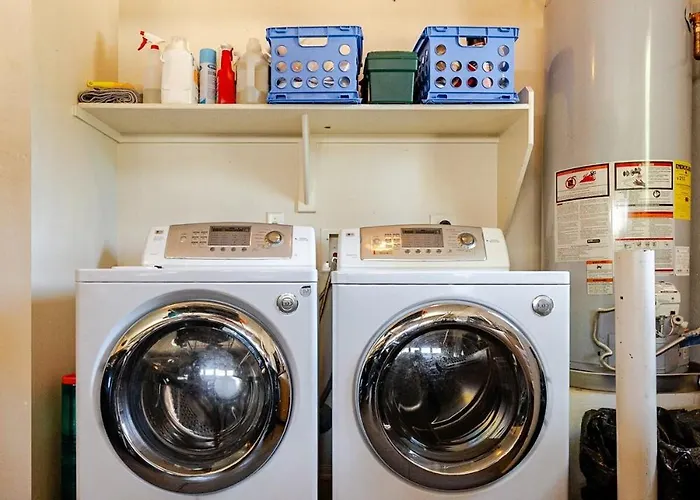 Amazing 3 Bed 2 And Half Bath Sleeps 8 2 Car Garage Gilbert