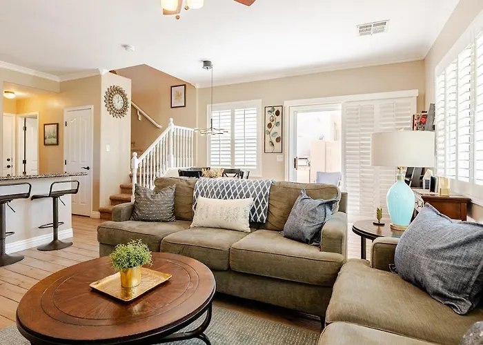 Amazing 3 Bed 2 And Half Bath Sleeps 8 2 Car Garage